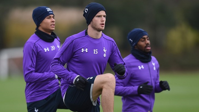 球送入外野 球送入外野